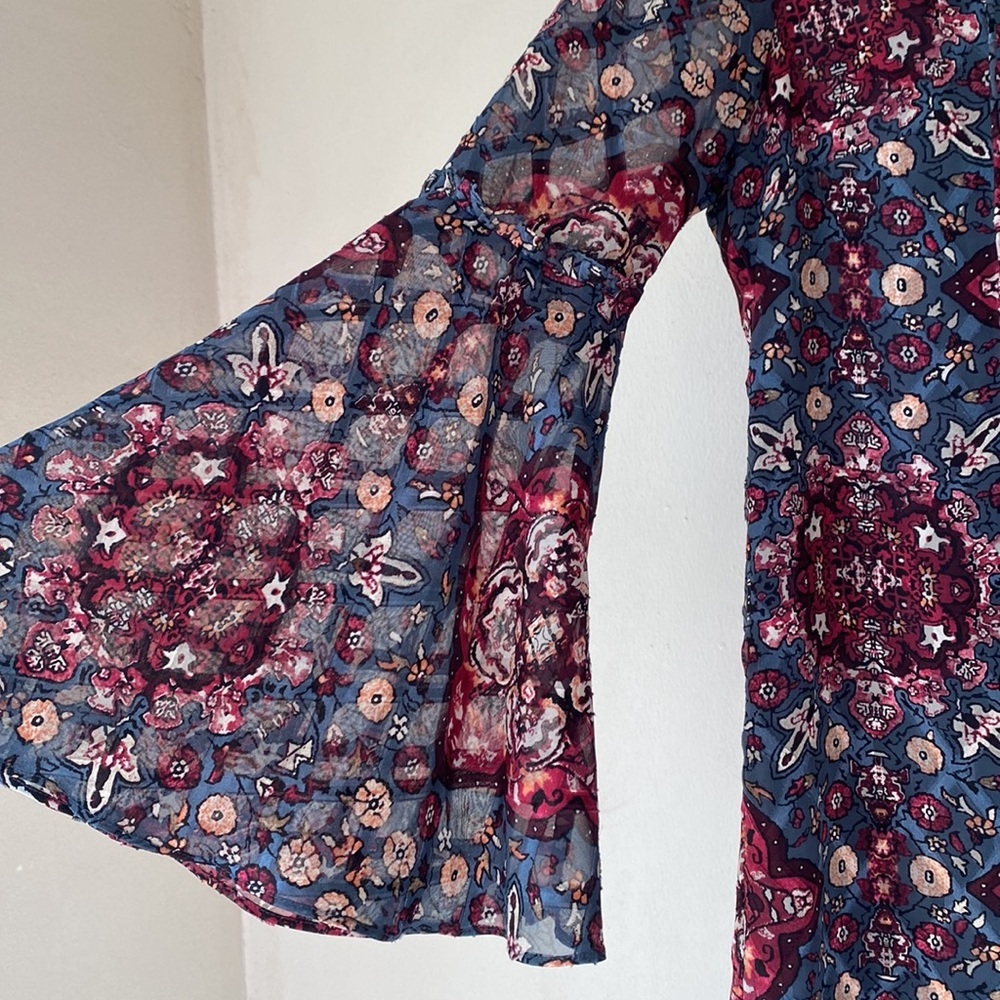 WHBM S Long Bell Sleeve Medallion Printed Shift Dress - Picture 7 of 13
